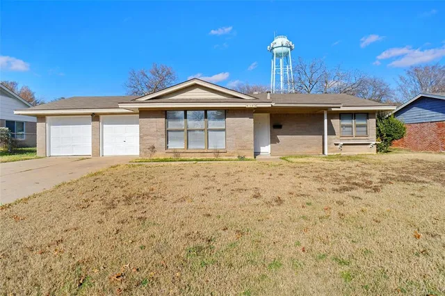 $1,600 | 8108 Redwood Drive, Benbrook, TX 76116