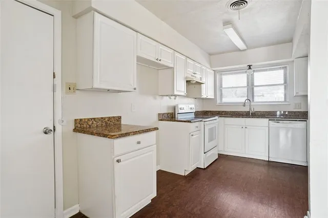 $1,600 | 8108 Redwood Drive, Benbrook, TX 76116