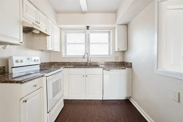 $1,600 | 8108 Redwood Drive, Benbrook, TX 76116