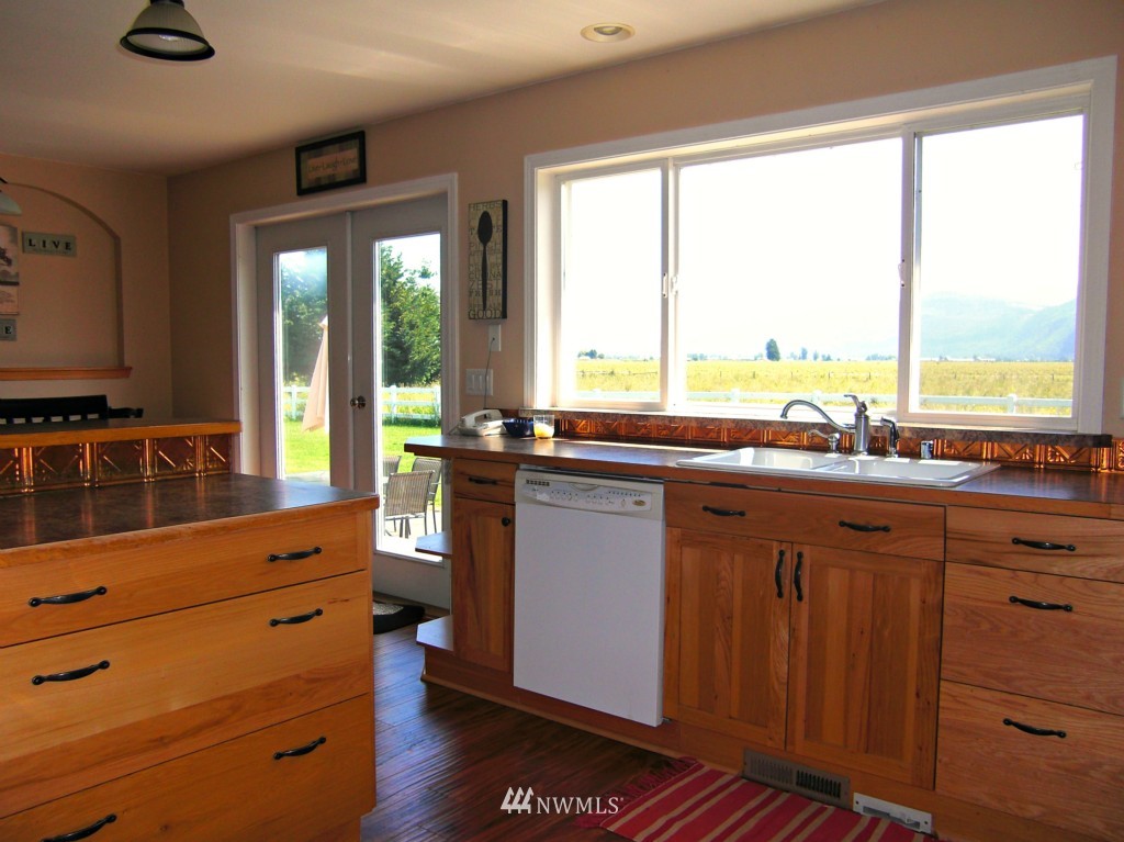4452 Reese Hill Road Sumas, WA 98295 - Photo 9 of 25 Gallery Image 9