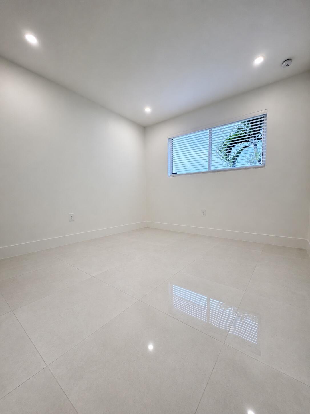 345 Pinehurst Road Lake Worth, FL 33461 - Photo 11 of 19 IMG_6832