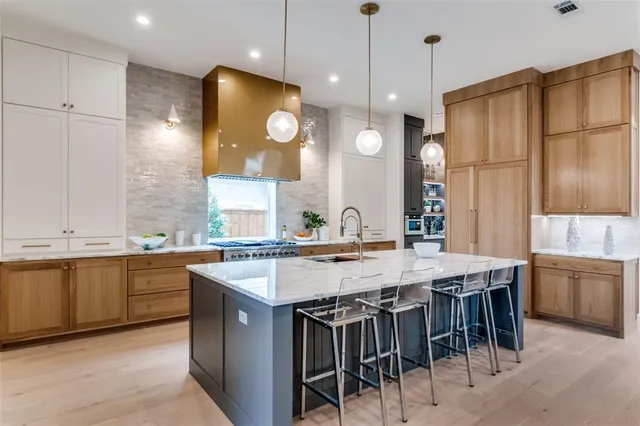 a kitchen with center island table and chairs in it