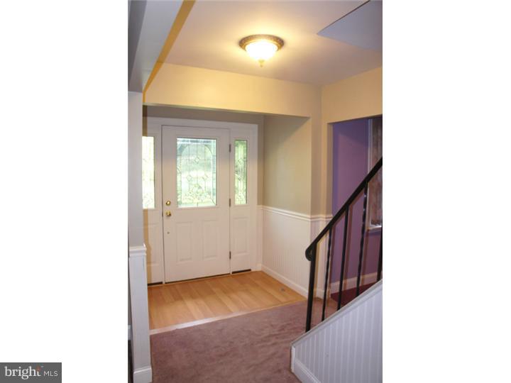 373 Lester Road Springfield, PA 19064 - Photo 4 of 25 Foyer