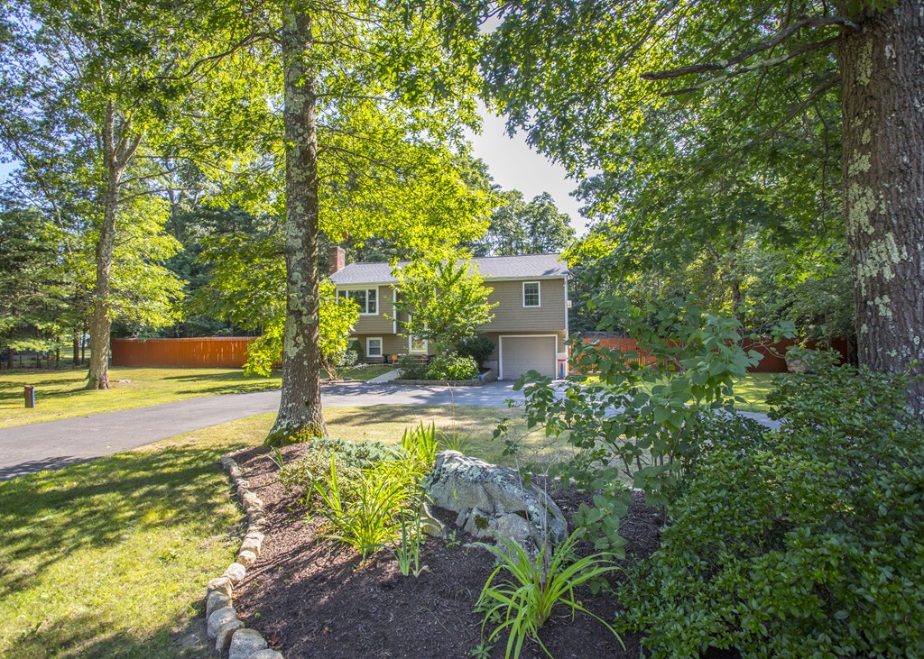 110 Bullock Road Freetown, MA 02717 - Photo 2 of 30 Gallery Image 2