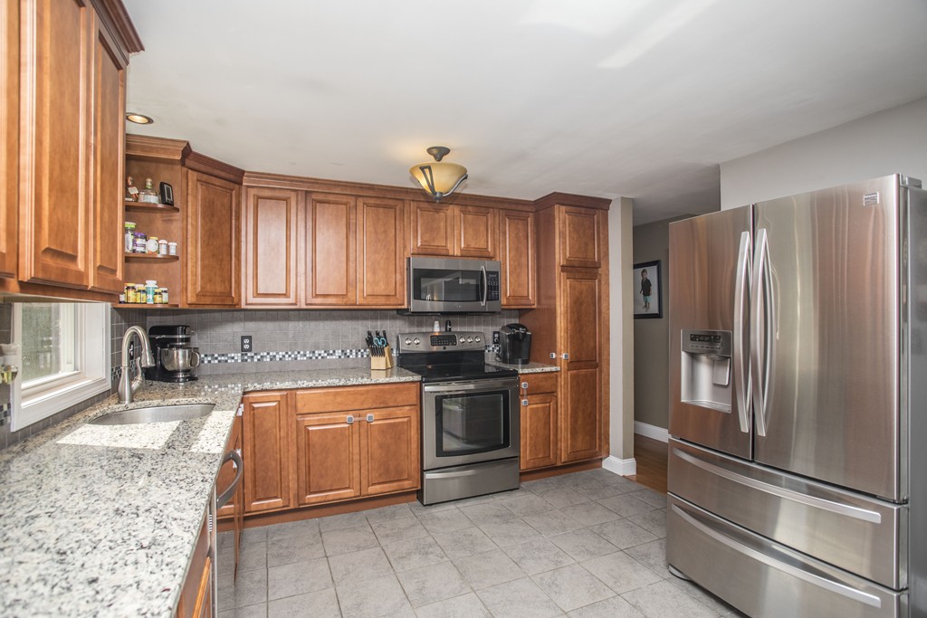 110 Bullock Road Freetown, MA 02717 - Photo 4 of 30 Gallery Image 4