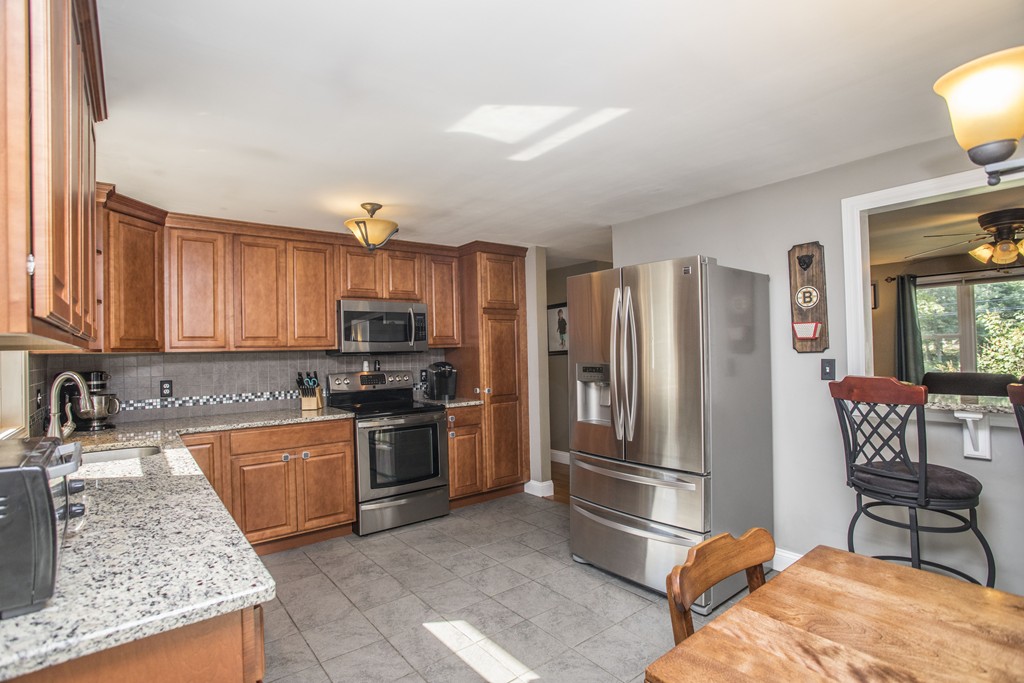 110 Bullock Road Freetown, MA 02717 - Photo 6 of 30 Gallery Image 6