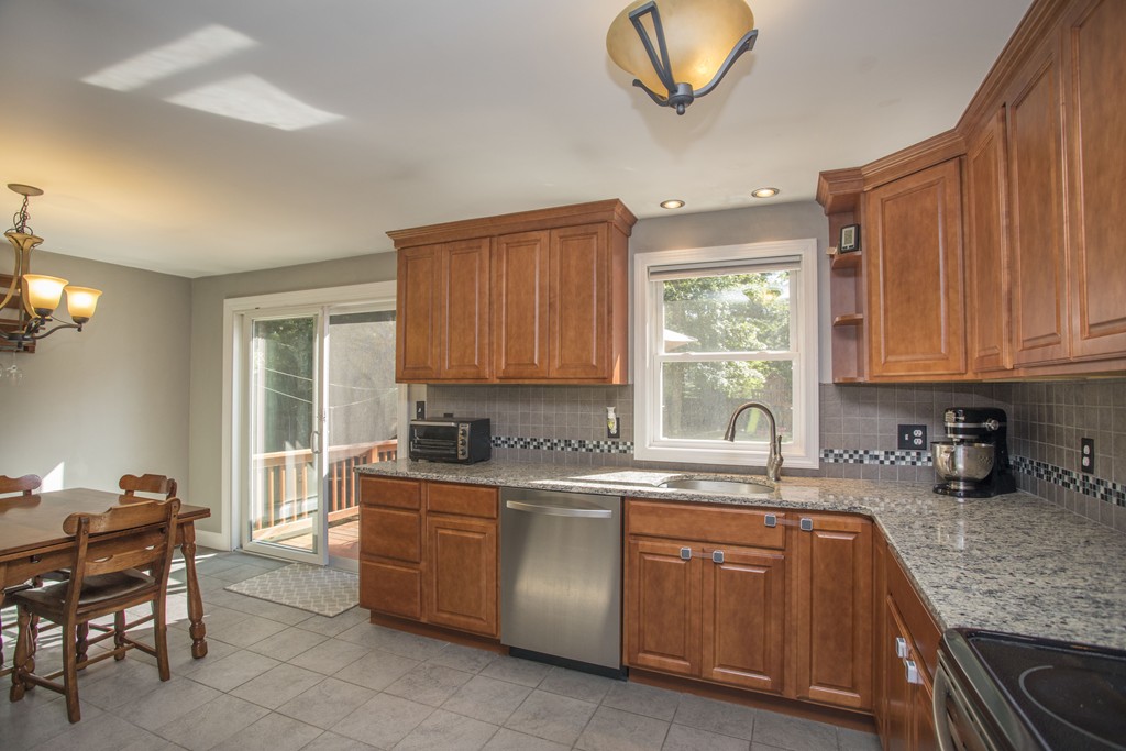 110 Bullock Road Freetown, MA 02717 - Photo 7 of 30 Gallery Image 7