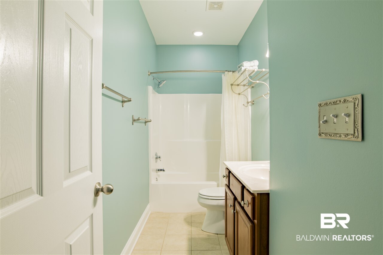 11064 Rosa Court Fairhope, AL 36532 - Photo 44 of 50 Main house bathroom