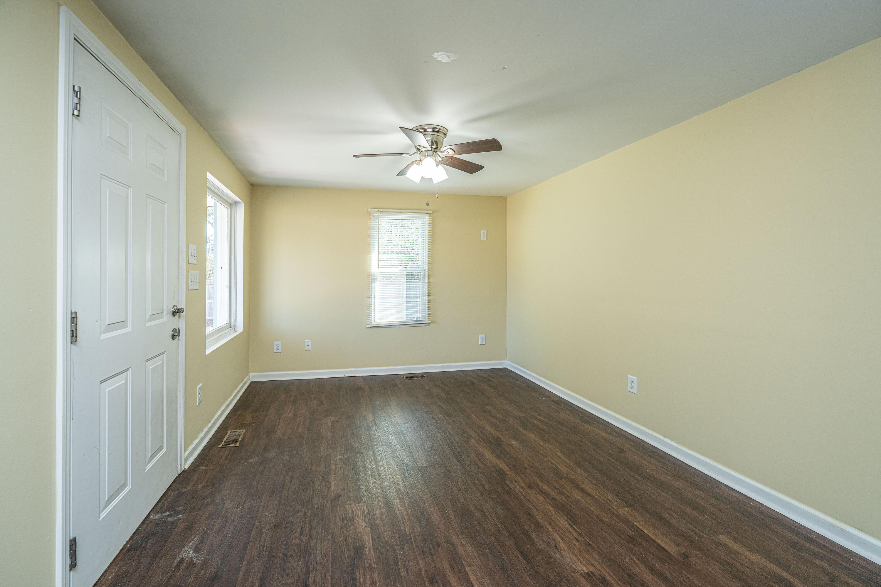 117 Roberts Road Summerville, SC 29483 - Photo 11 of 70 117RobertsRd007