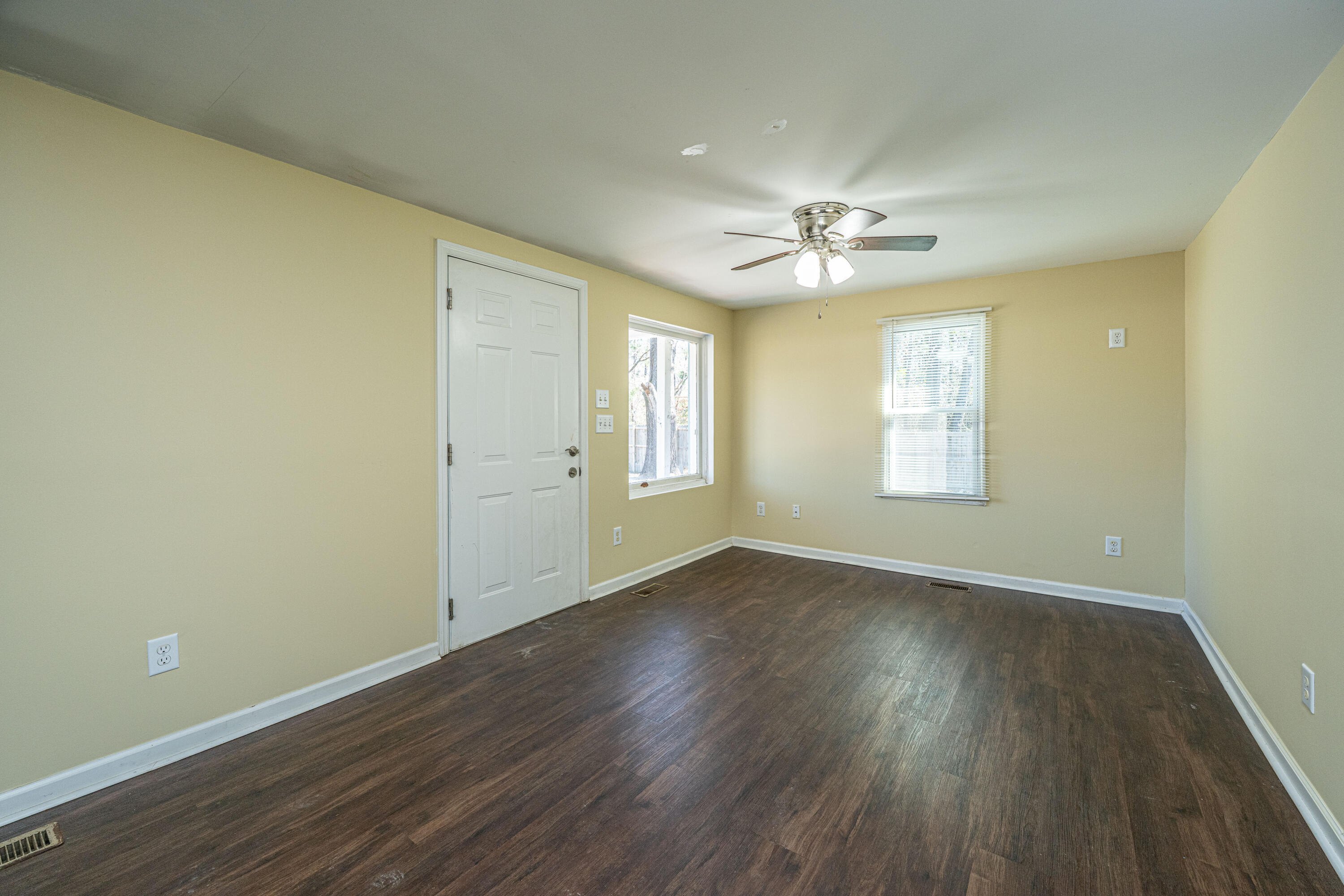 117 Roberts Road Summerville, SC 29483 - Photo 12 of 70 117RobertsRd008