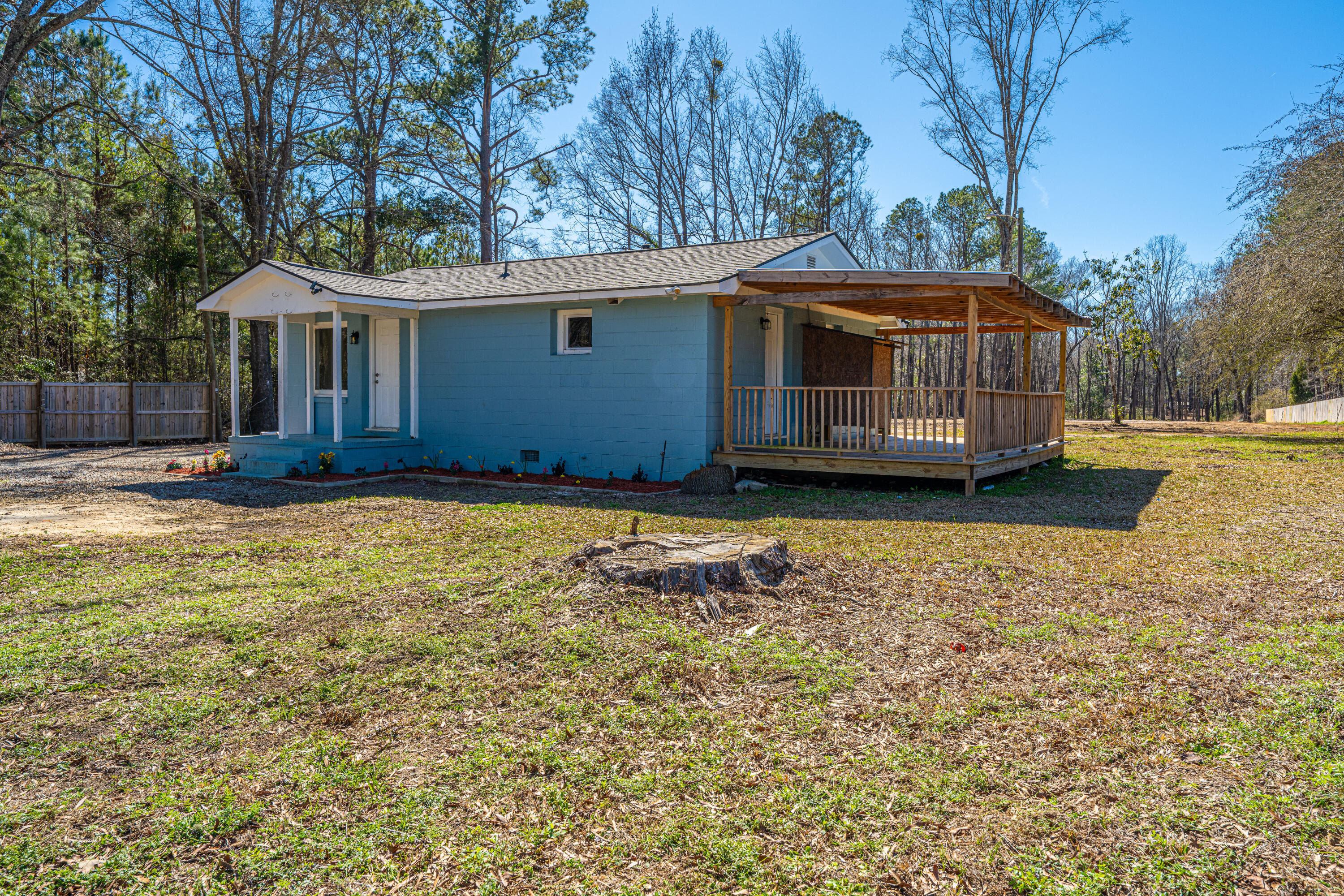 117 Roberts Road Summerville, SC 29483 - Photo 6 of 70 117RobertsRd022