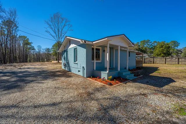 $300,000 | 117 Roberts Road, Summerville, SC 29483