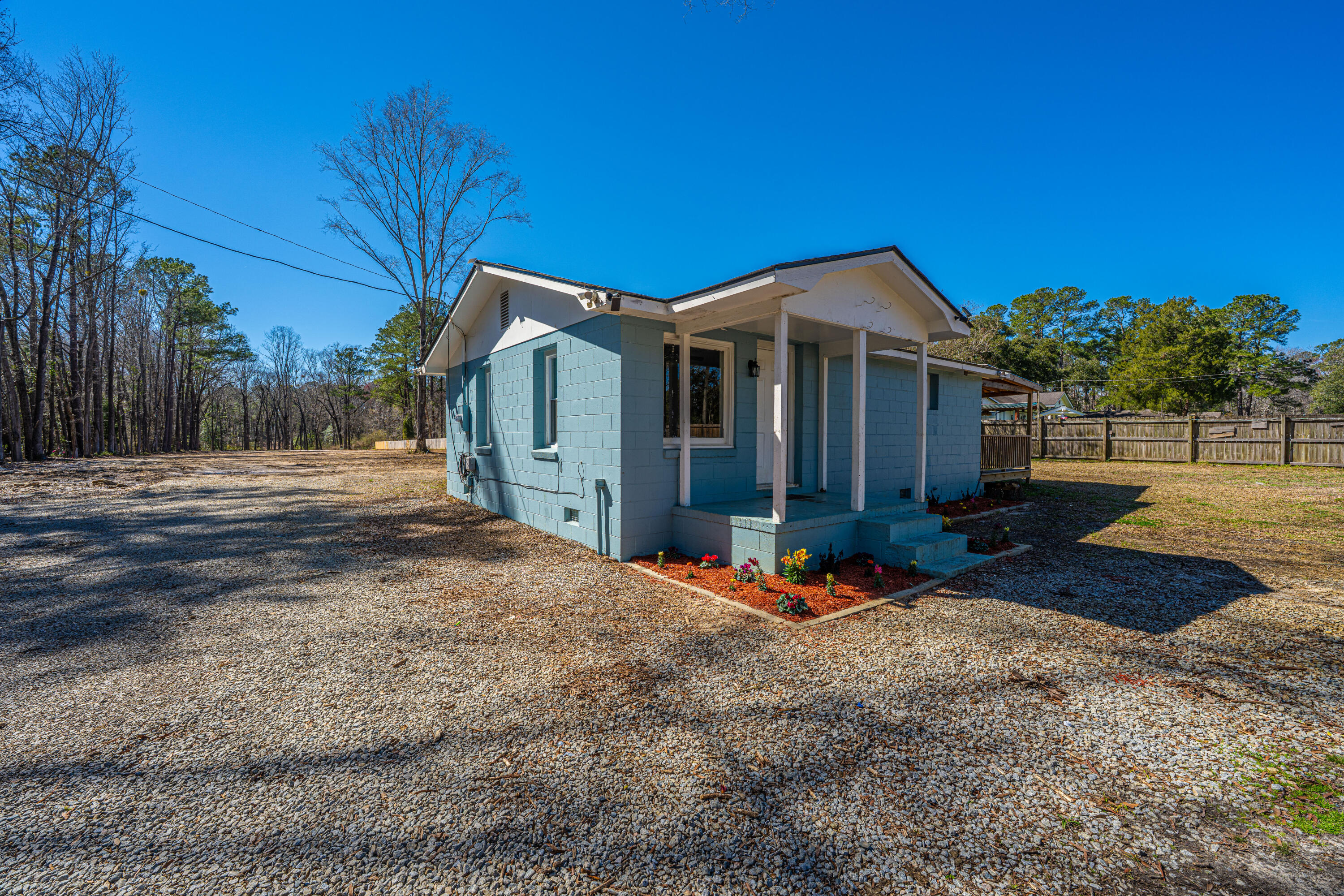 117 Roberts Road Summerville, SC 29483 - Photo 8 of 70 117RobertsRd005