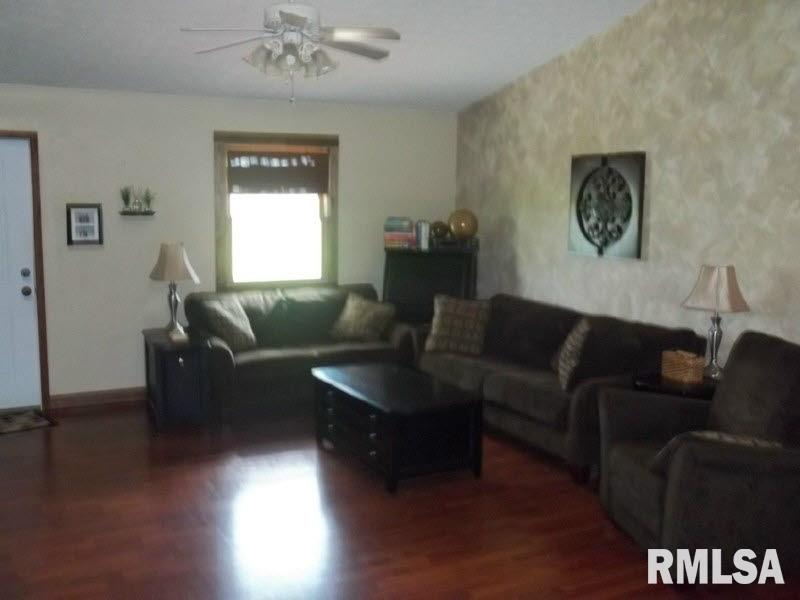 15364 Sheep Farm Road Ewing, IL 62836 - Photo 5 of 11