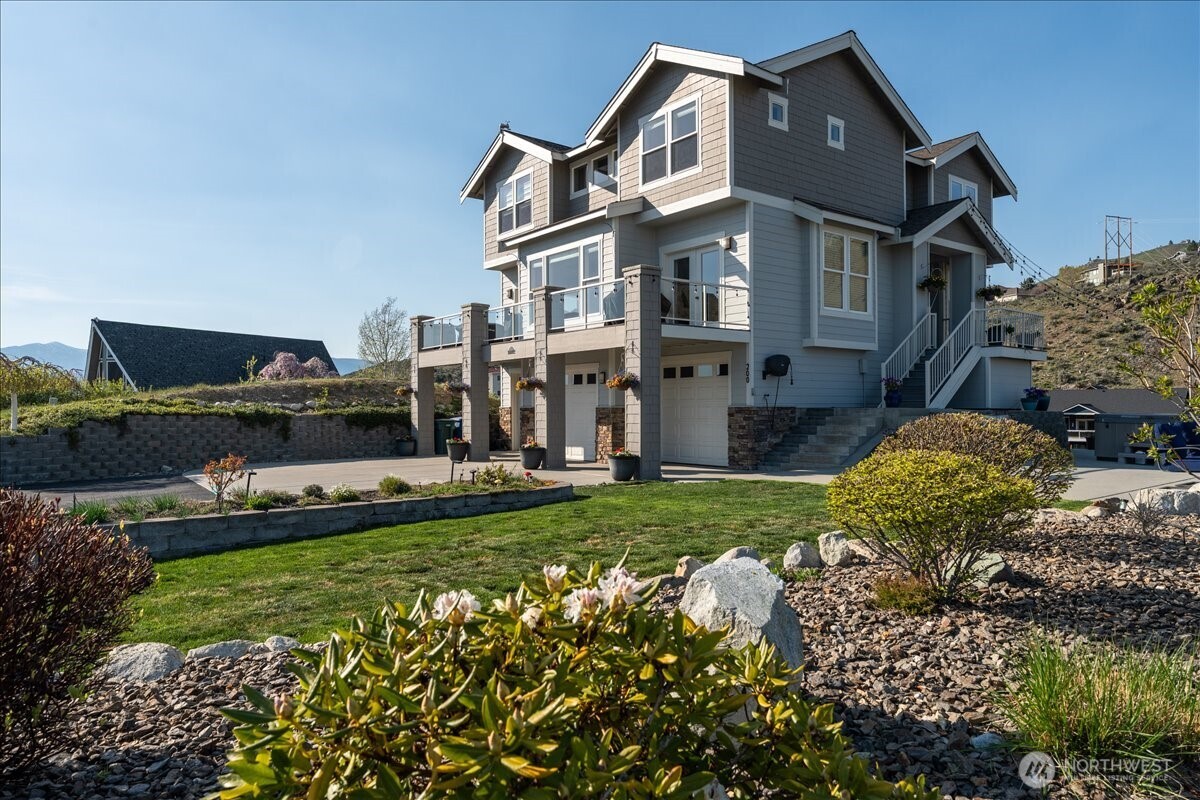 200 Crescent Street Chelan, WA 98816 - Photo 1 of 40