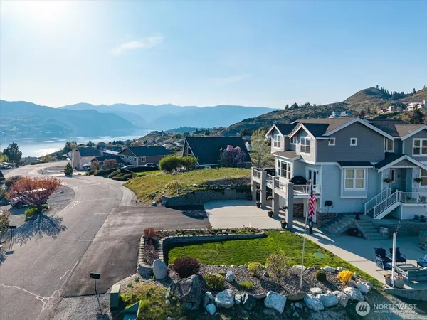 $1,099,000 | 200 Crescent Street, Chelan, WA 98816