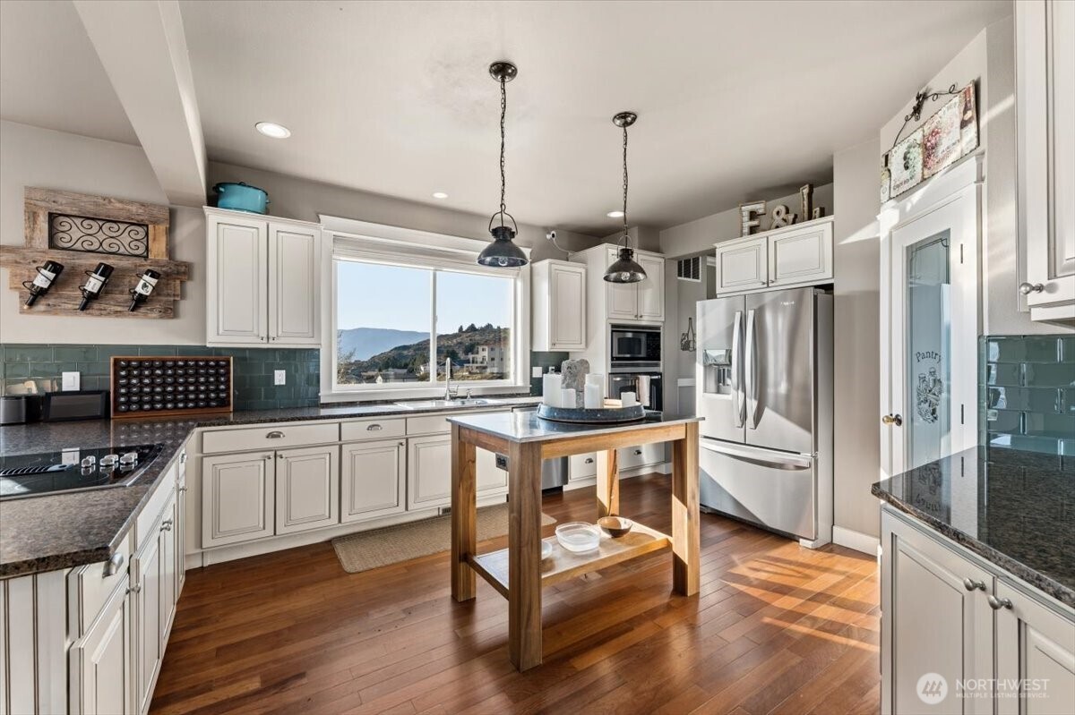 200 Crescent Street Chelan, WA 98816 - Photo 11 of 40