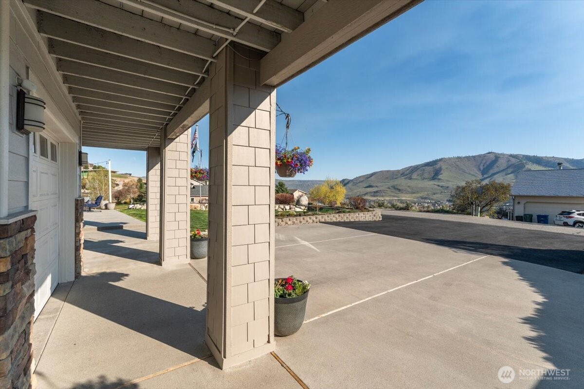 200 Crescent Street Chelan, WA 98816 - Photo 4 of 40