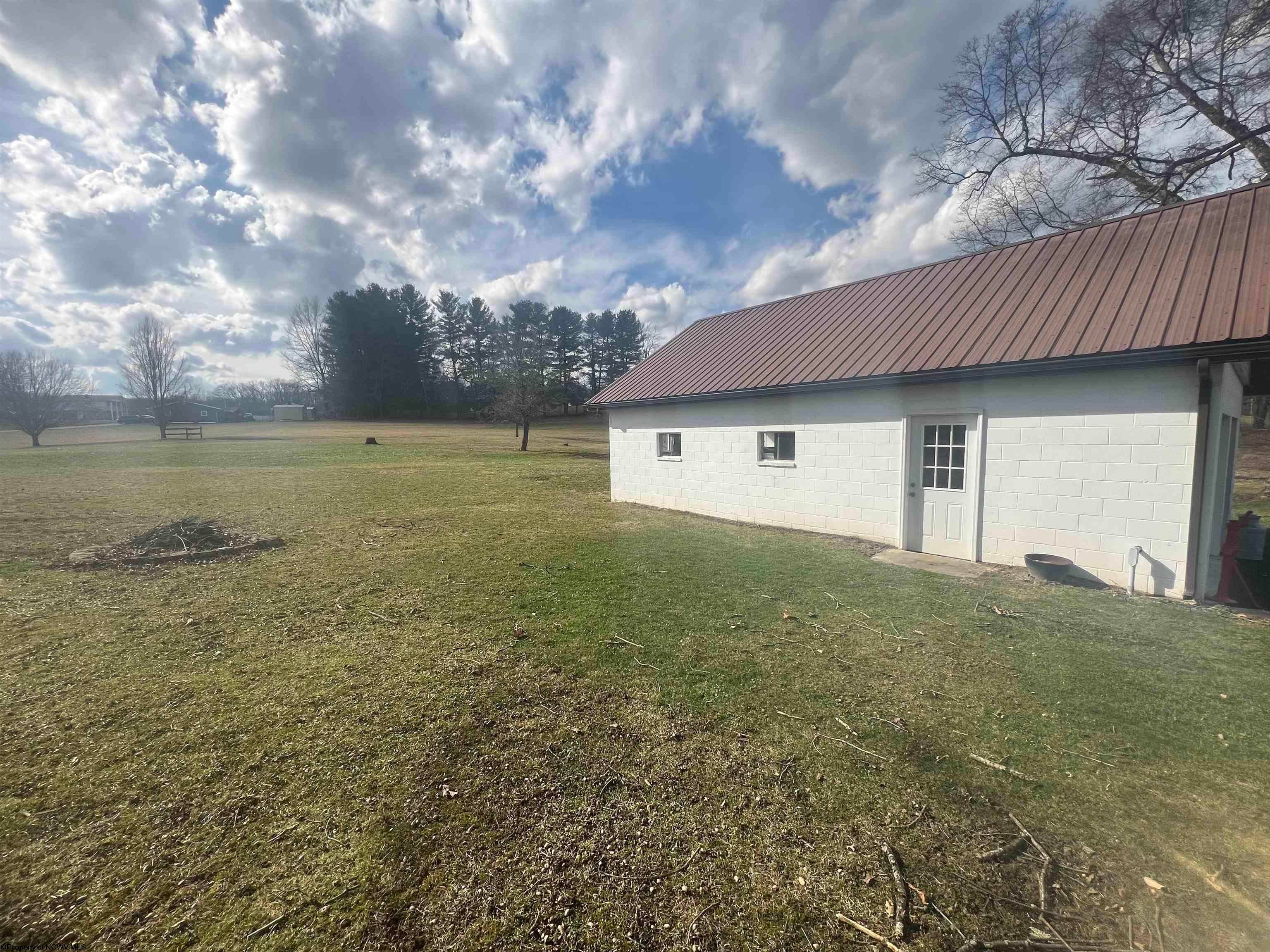 275 S Arthurdale, WV 26520 - Photo 4 of 32 Gallery Image 4