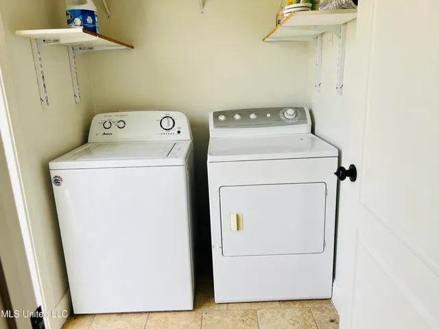 $2,200 | 205 Jeff Davis Avenue, Waveland, MS 39576