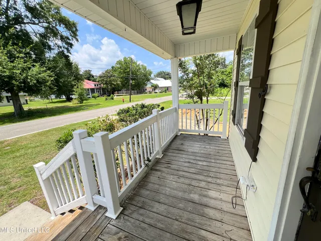 $2,200 | 205 Jeff Davis Avenue, Waveland, MS 39576