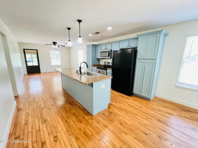 $2,200 | 205 Jeff Davis Avenue, Waveland, MS 39576