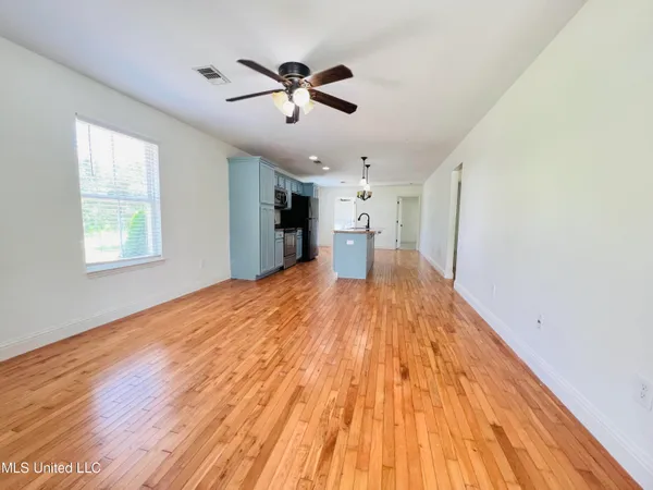 $2,100 | 205 Jeff Davis Avenue, Waveland, MS 39576
