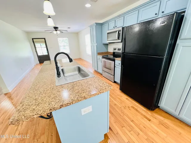 $2,200 | 205 Jeff Davis Avenue, Waveland, MS 39576