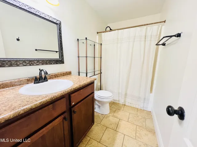 $2,200 | 205 Jeff Davis Avenue, Waveland, MS 39576