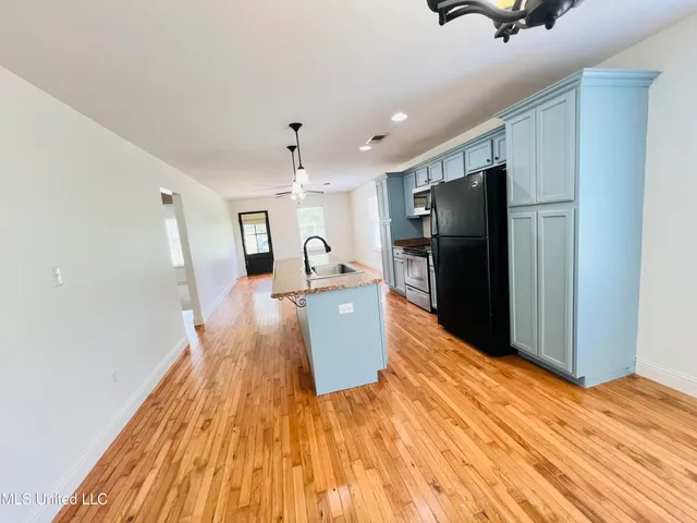 $2,200 | 205 Jeff Davis Avenue, Waveland, MS 39576