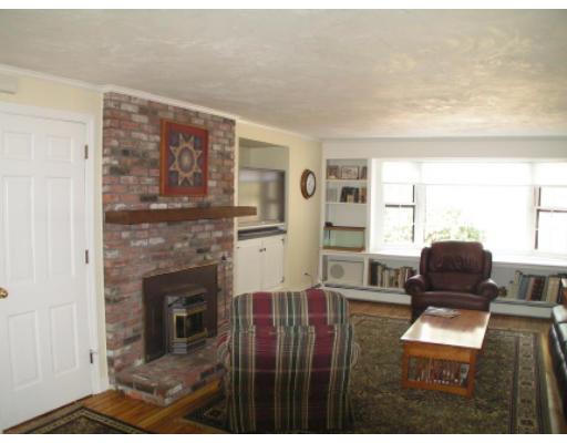 7 Standish Road Norfolk, MA 02056 - Photo 3 of 30 Gallery Image 3