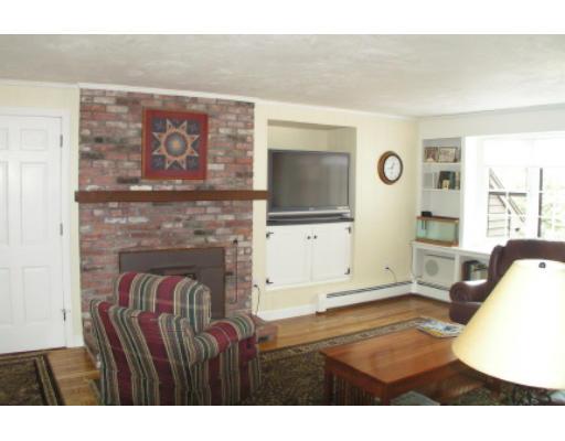 7 Standish Road Norfolk, MA 02056 - Photo 4 of 30 Gallery Image 4