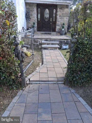 a view of a entryway with sitting space