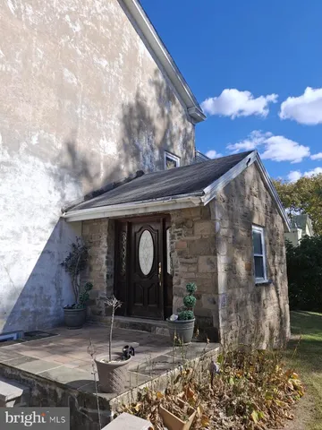 a sign that is on the side of a building