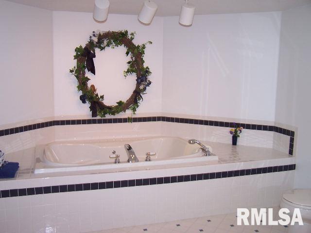 3220 Quail Ridge Road Bettendorf, IA 52722 - Photo 8 of 9 Gallery Image 8