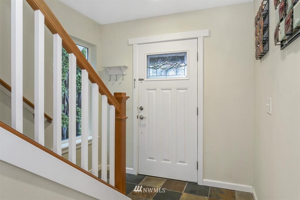 741 Rasmussen Lane Bremerton, WA 98310 - Photo 4 of 25 Gallery Image 4