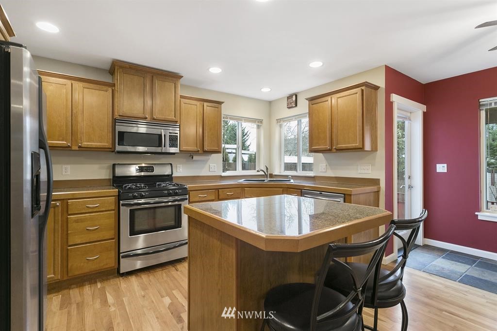 741 Rasmussen Lane Bremerton, WA 98310 - Photo 6 of 25 Gallery Image 6