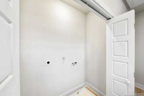 a view of utility room