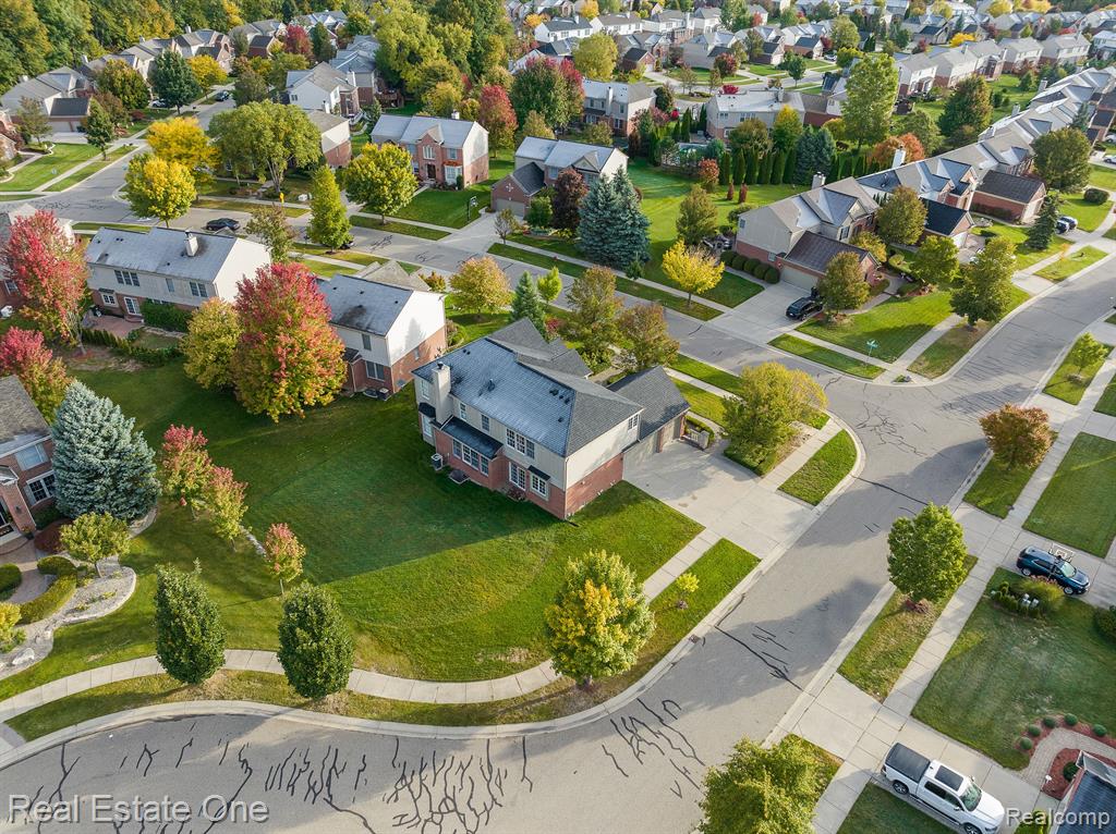 584 Bedlington Drive Rochester Hills, MI 48307 - Photo 3 of 34