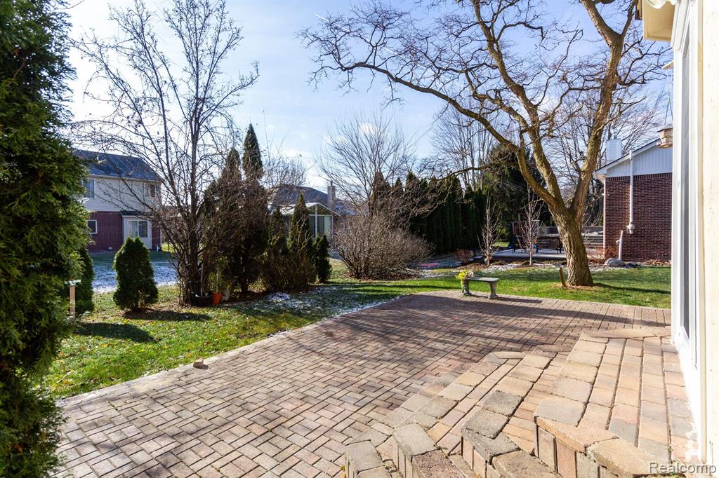 1582 Nadine Rochester Hills, MI 48307 - Photo 50 of 58