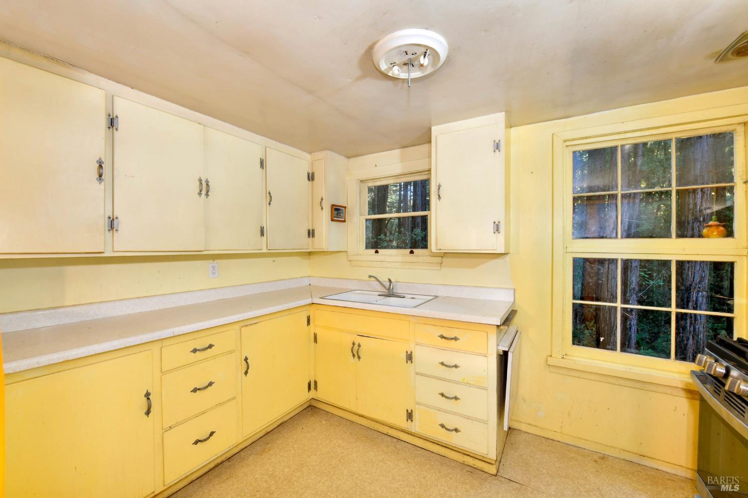 16125 Bittner Road Occidental, CA 95465 - Photo 21 of 31 Entry/(upper) main floor kitchen.