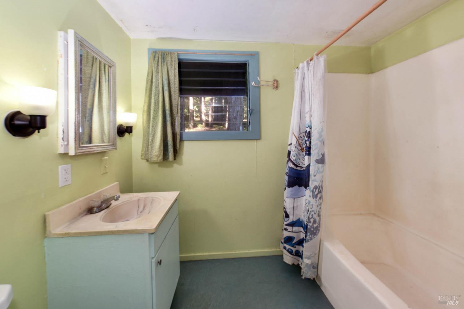 16125 Bittner Road Occidental, CA 95465 - Photo 26 of 31 Full bathroom on main (upper) floor.