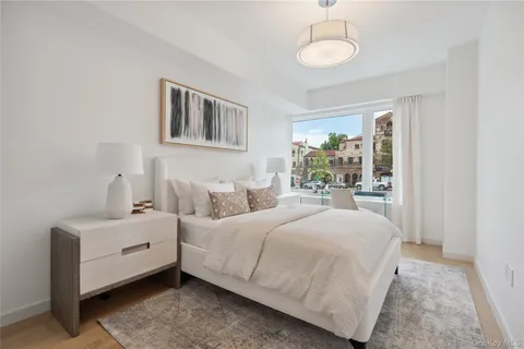 $1,801,900 | 218 Middle Neck Road, Unit 211, Great Neck, NY 11021