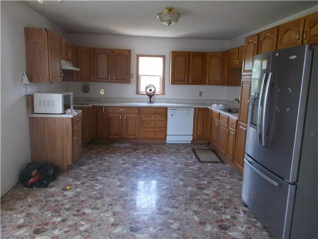 9160 Buttermilk Ridge Road Lawrenceburg, TN 38464 - Photo 3 of 20 Gallery Image 3