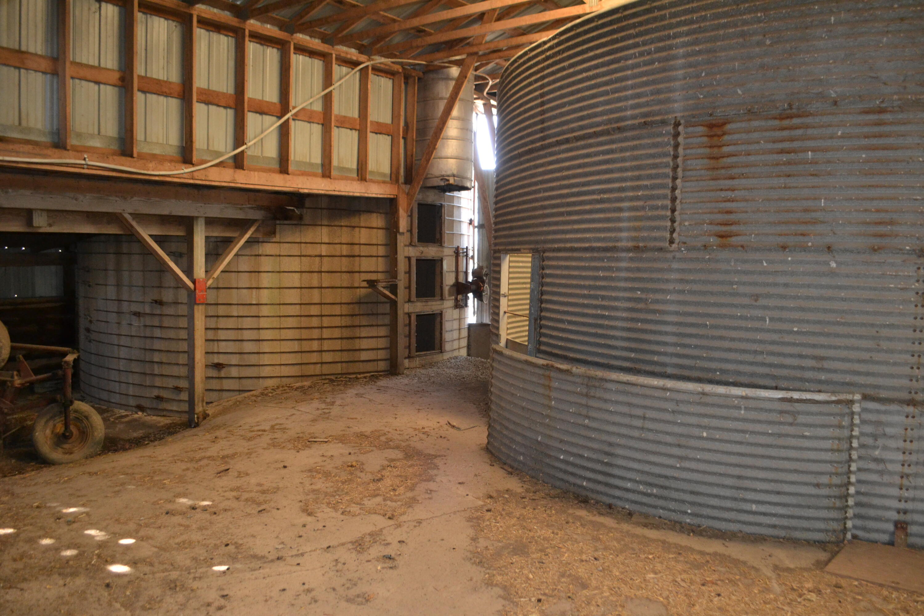 W11360 Raube Road Springvale, WI 53919 - Photo 17 of 30 Barn With Silo