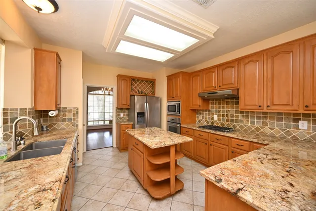 $2,550 | 6419 Sutter Park Lane, Houston, TX 77066