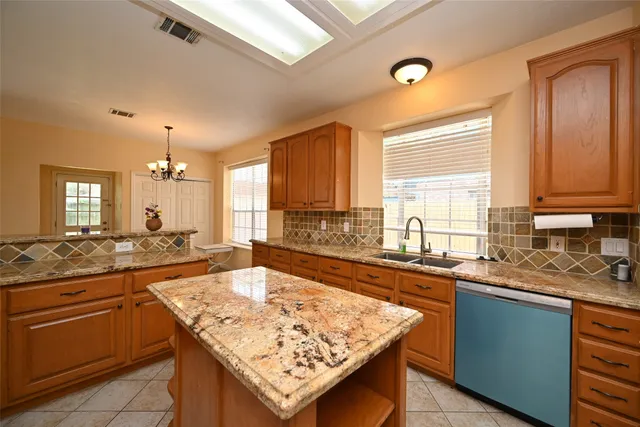 $2,550 | 6419 Sutter Park Lane, Houston, TX 77066