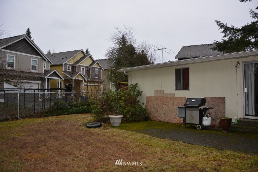 24021 Witte Road Southeast Maple Valley, WA 98038 - Photo 4 of 23