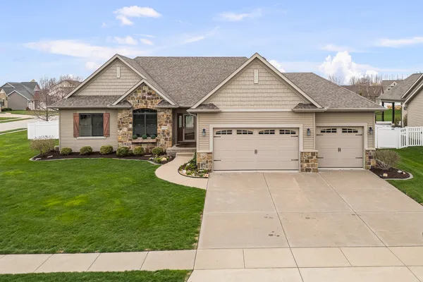 $640,000 | 6608 Prairie Grass Lane, Bettendorf, IA 52722