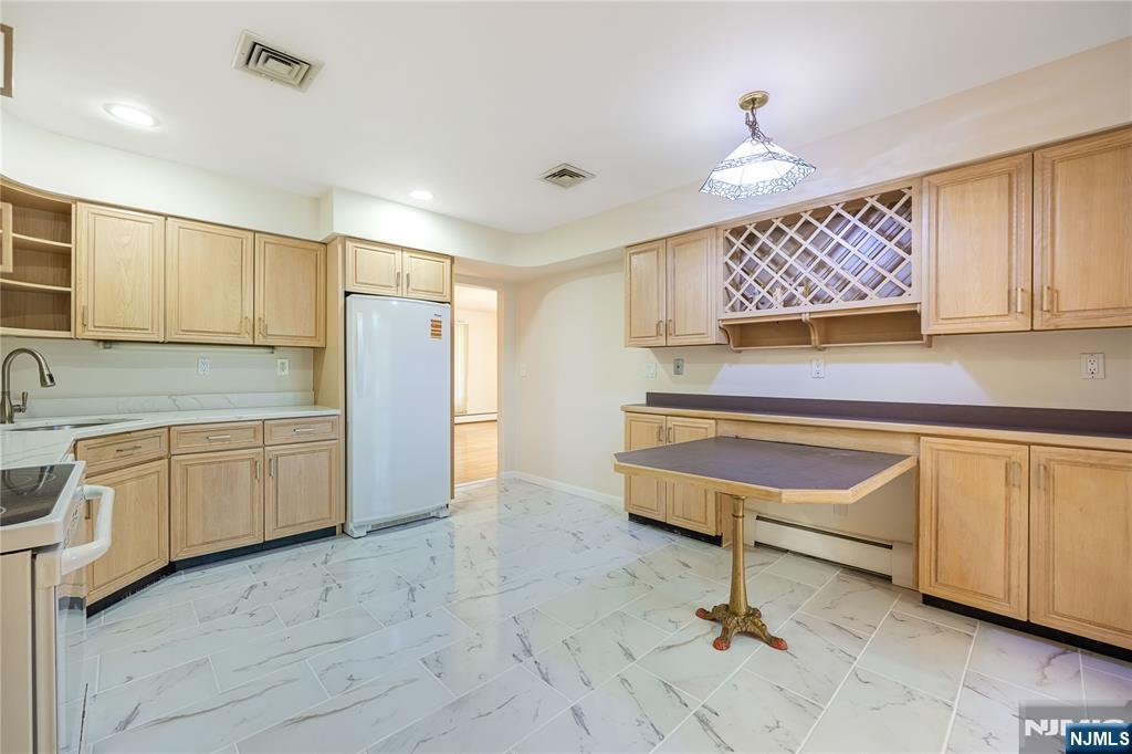 124 Pascack Road Washington Township, NJ 07676 - Photo 8 of 27 Gallery Image 8
